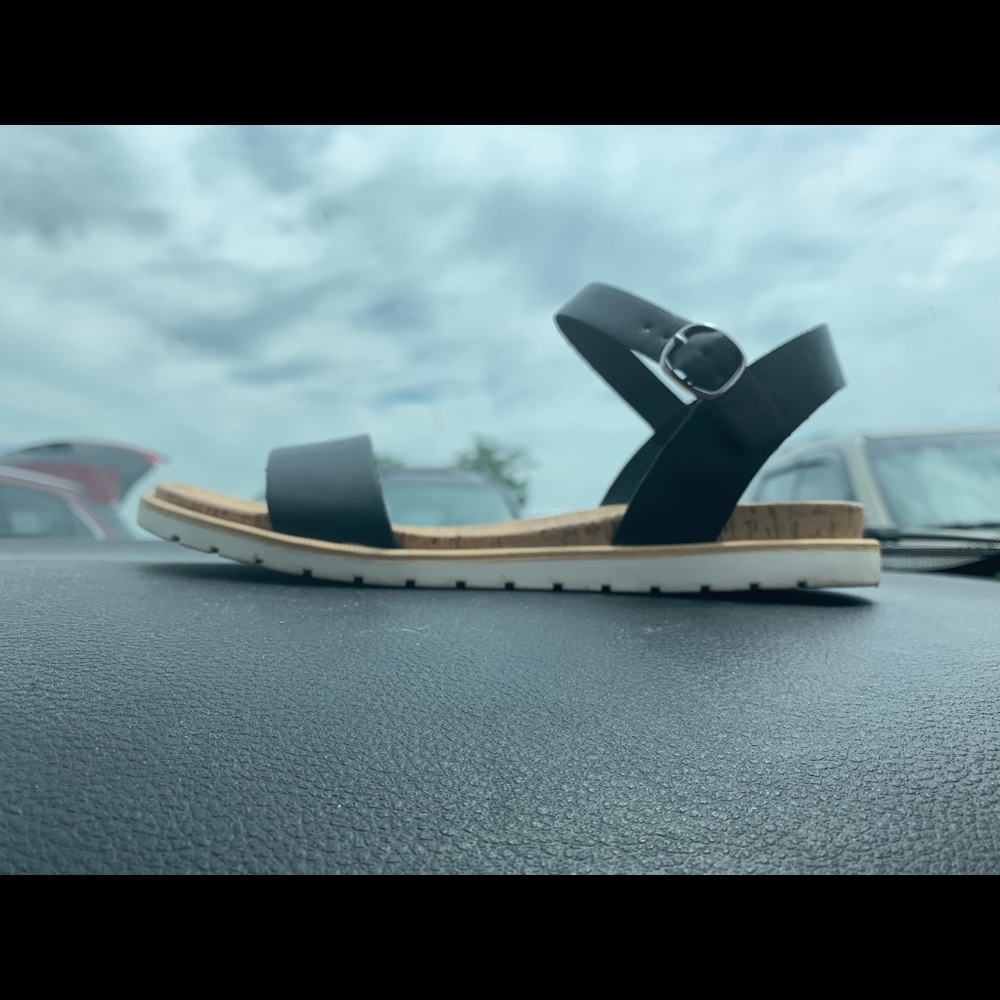 Black Sandals, 7 1/2